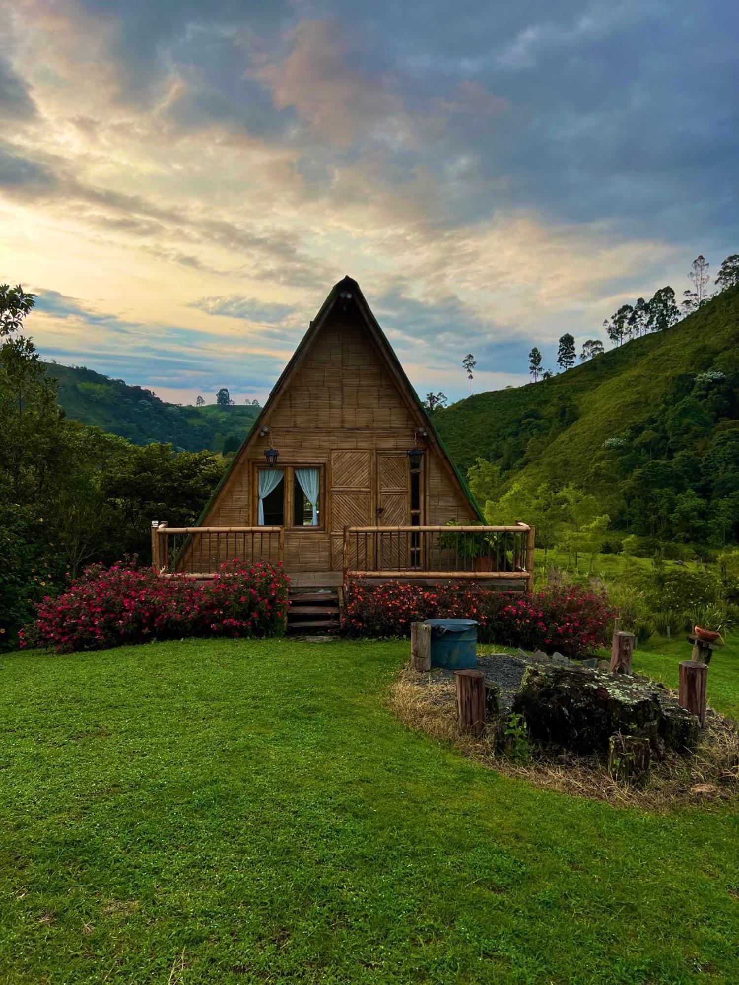 La Herradura Lodge Санта-Роса-де-Кабаль Экстерьер фото