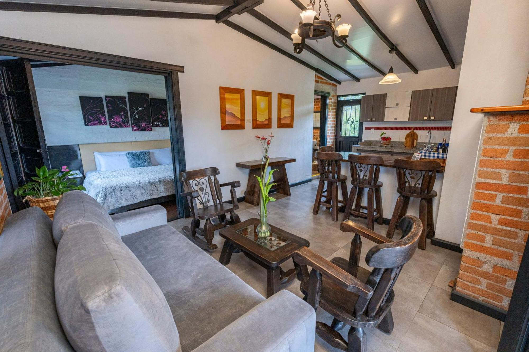 La Herradura Lodge Санта-Роса-де-Кабаль Экстерьер фото