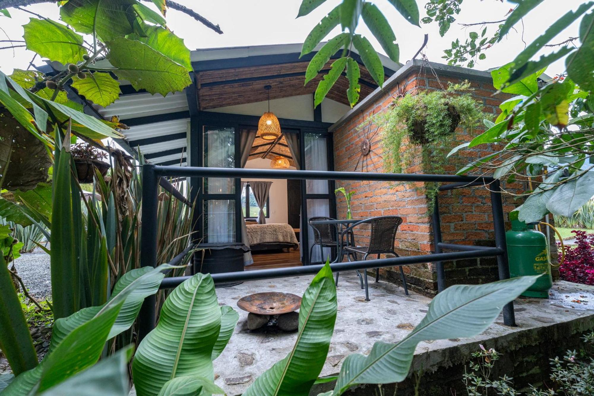 La Herradura Lodge Санта-Роса-де-Кабаль Экстерьер фото